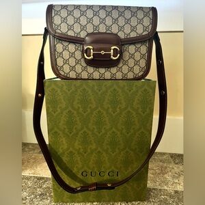 Gucci Horsebit 1955 Shoulder Bag in Beige